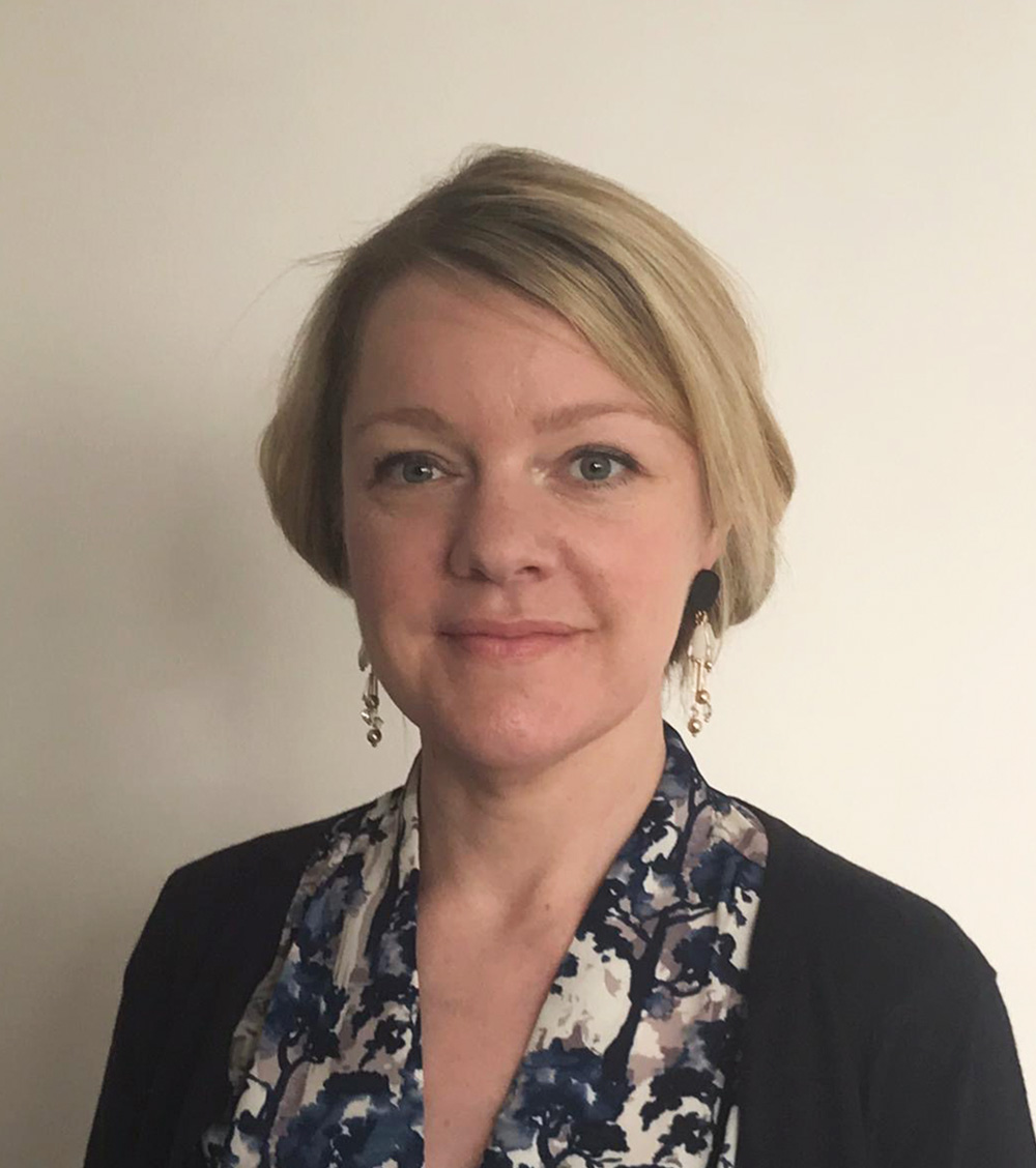 Dr. Fiona Lynn 